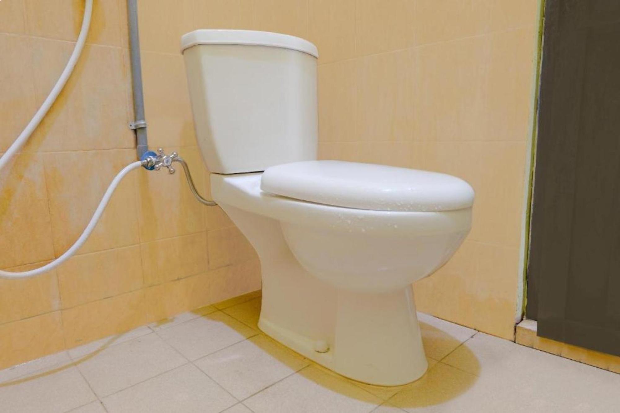 Oyo 1784 Hj. Aniek Residence Мадиун Екстериор снимка